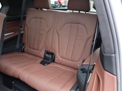 Used 2022 BMW X7 xDrive40i w/ M Sport Package AWD/4WD image 18