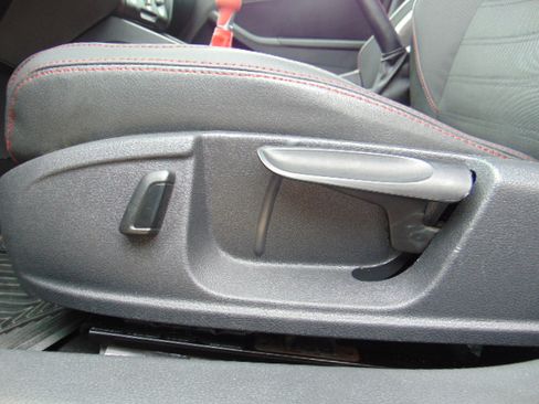 Used 2014 Volkswagen Jetta GLI Autobahn image 12