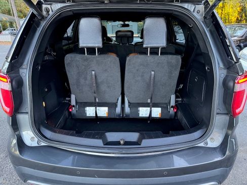Used 2017 Ford Explorer XLT image 13