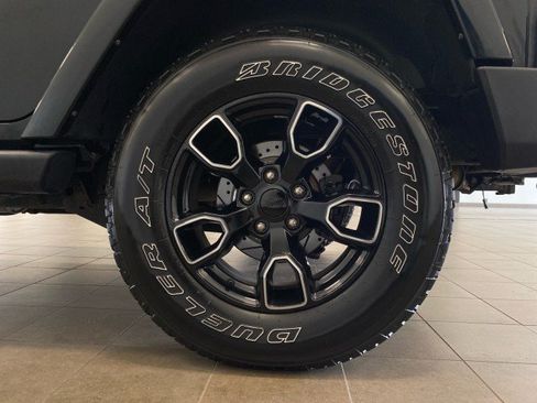 Used 2017 Jeep Wrangler Unlimited Sahara AWD/4WD image 21