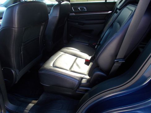 Used 2017 Ford Explorer Limited image 9