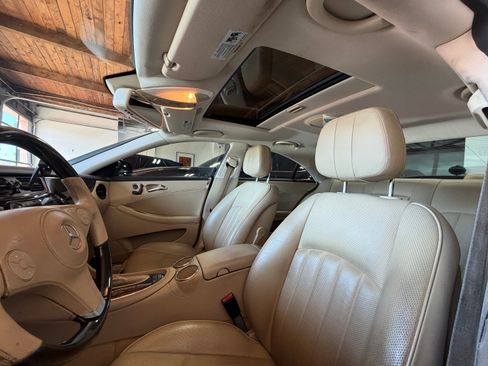 Used 2009 Mercedes-Benz CLS 550 w/ Premium Package image 2