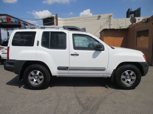 Used 2011 Nissan Xterra PRO-4X AWD/4WD image 2
