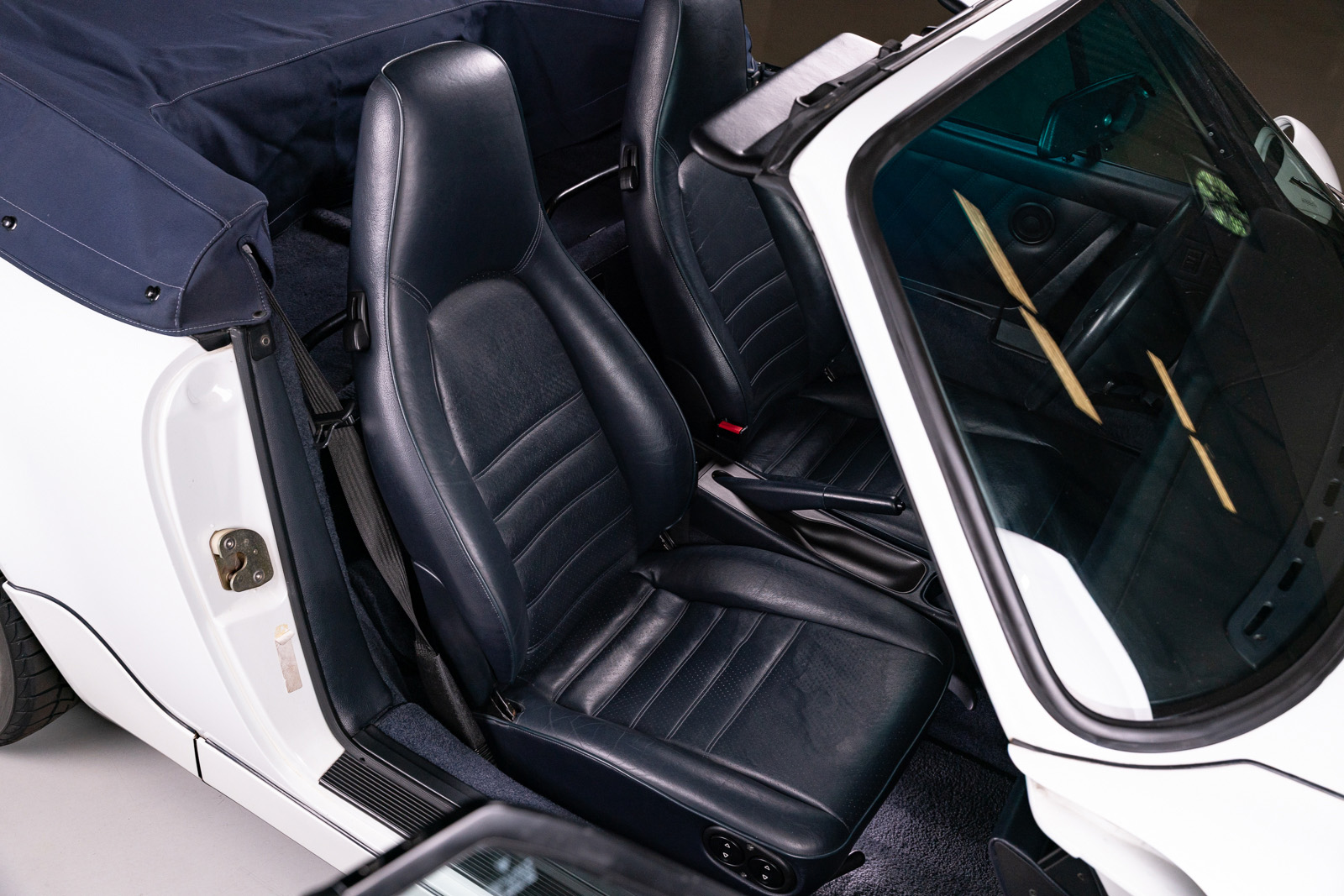 Used 1993 Porsche 911 Carrera Cabriolet RWD image 70