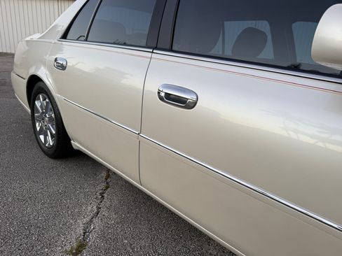 Used 2009 Cadillac DTS Luxury image 23