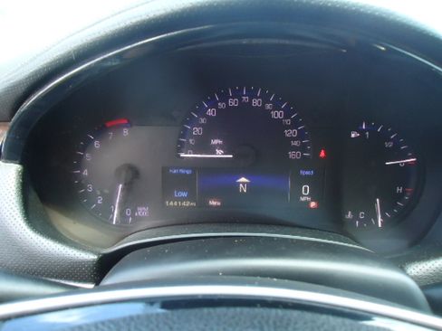 Used 2013 Cadillac XTS Luxury FWD image 12