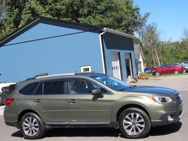 Used 2017 Subaru Outback 2.5i Touring AWD/4WD image 12