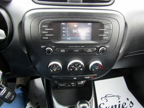 Used 2016 Kia Soul + image 16