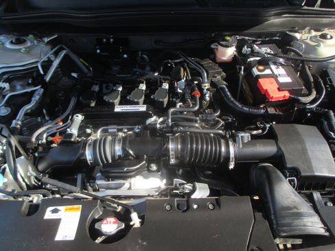 Used 2018 Honda Accord LX Special Edition image 15