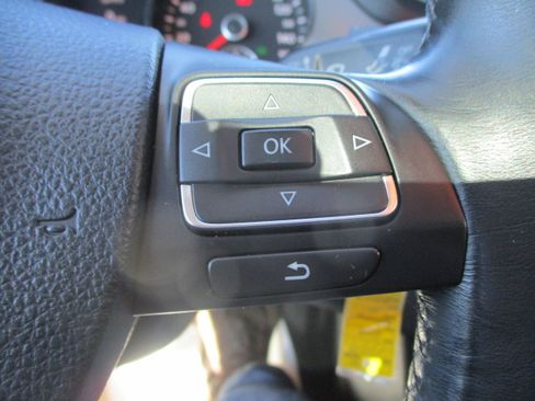 Used 2009 Volkswagen CC Luxury FWD image 37