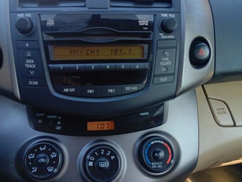 Used 2010 Toyota RAV4 LE image 10