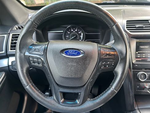 Used 2016 Ford Explorer 4WD XLT image 11