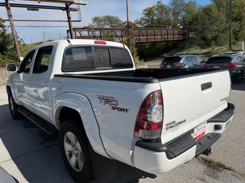 Used 2011 Toyota Tacoma PreRunner image 6