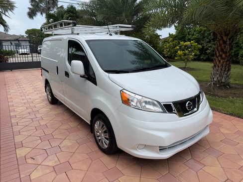 Used 2019 Nissan NV200 SV Van 4D FWD image 3