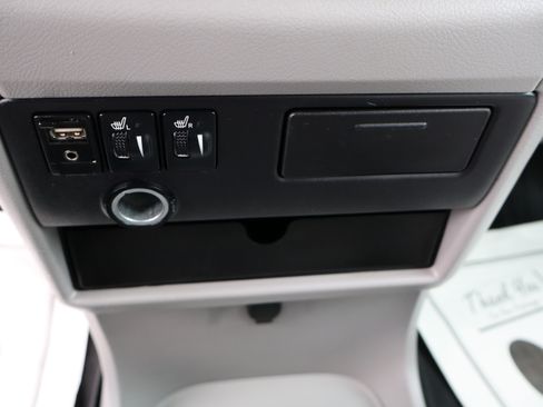 Used 2017 Toyota Sienna XLE image 29