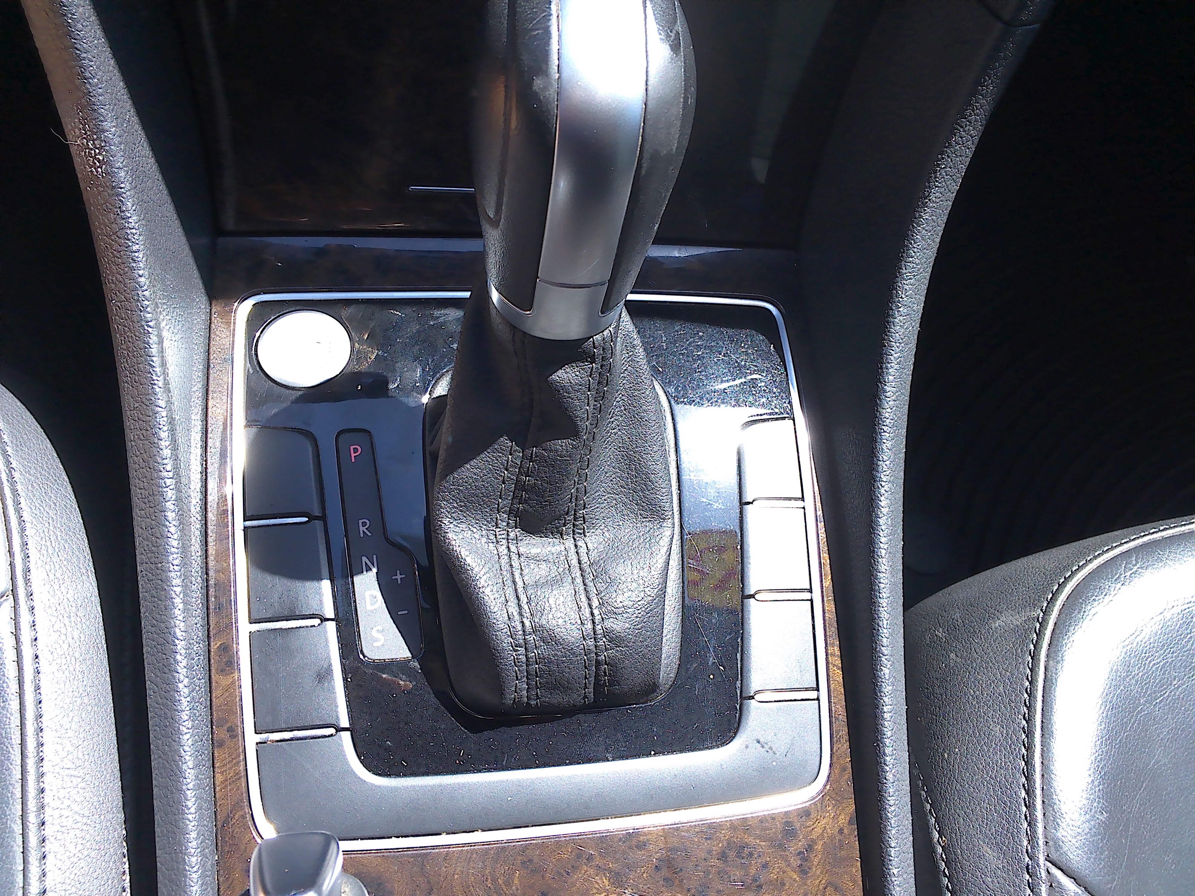 Used 2015 Volkswagen Passat TDI FWD image 19