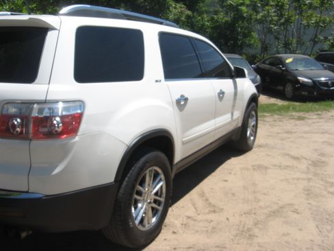 Used 2009 GMC Acadia SLT Sport Utility 4D FWD image 4