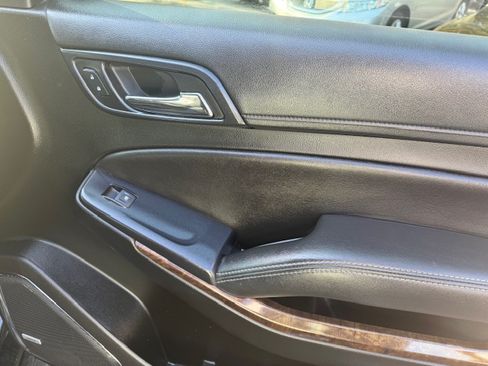 Used 2019 Chevrolet Suburban LT image 14