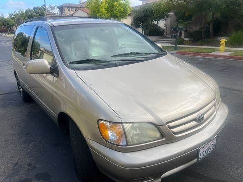 Used 2001 Toyota Sienna XLE FWD image 5