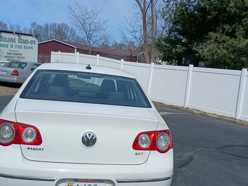 Used 2009 Volkswagen Passat 2.0T image 4