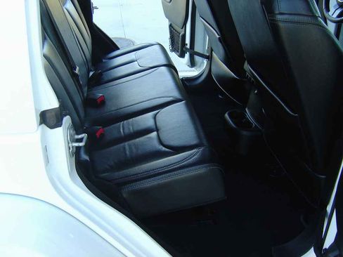 Used 2018 Jeep Wrangler 4xe Unlimited Sahara image 12