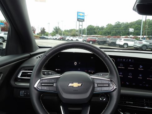 Used 2026 Chevrolet Traverse FWD LT image 2