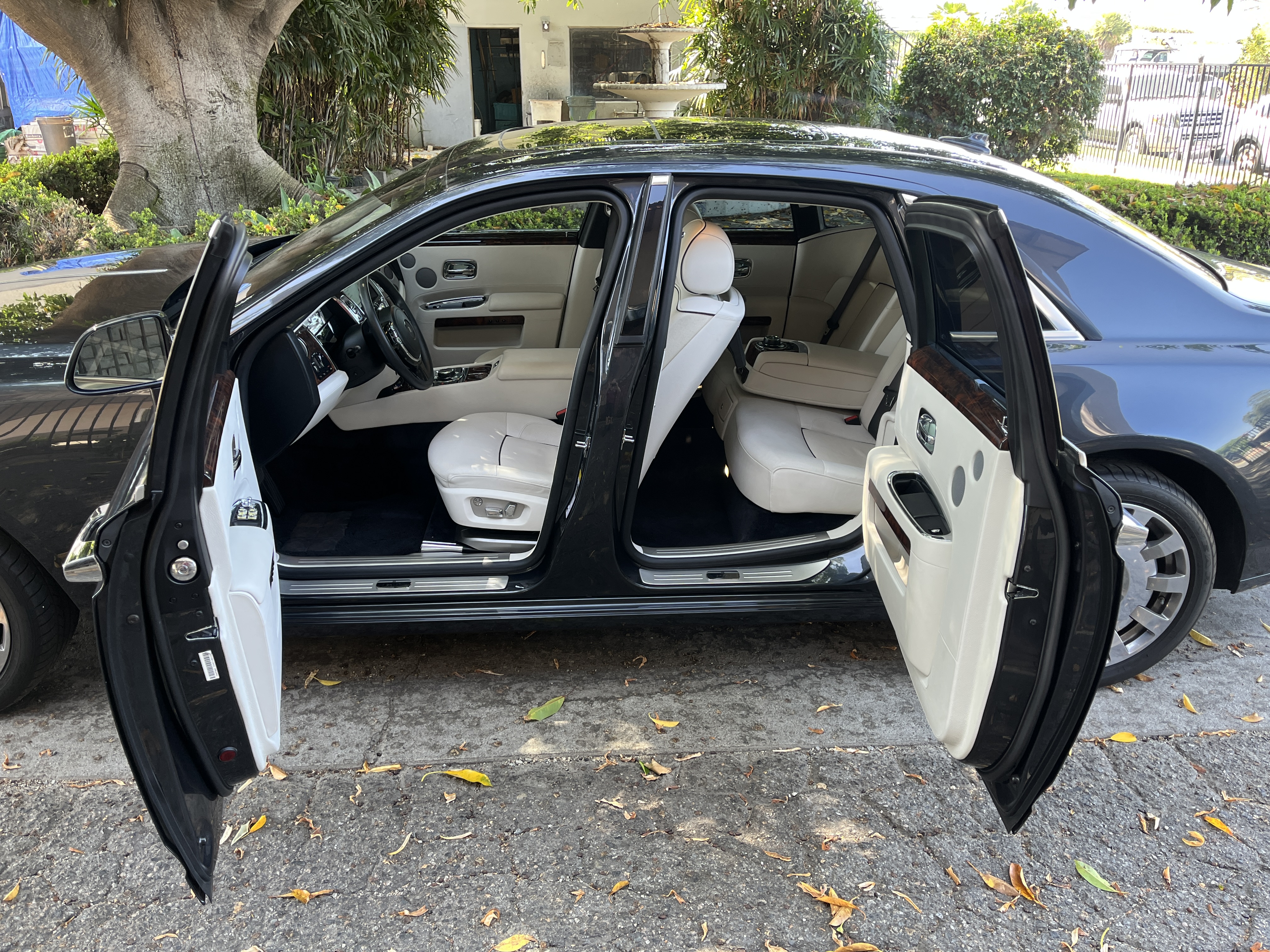 Used 2014 Rolls-Royce Ghost RWD image 21