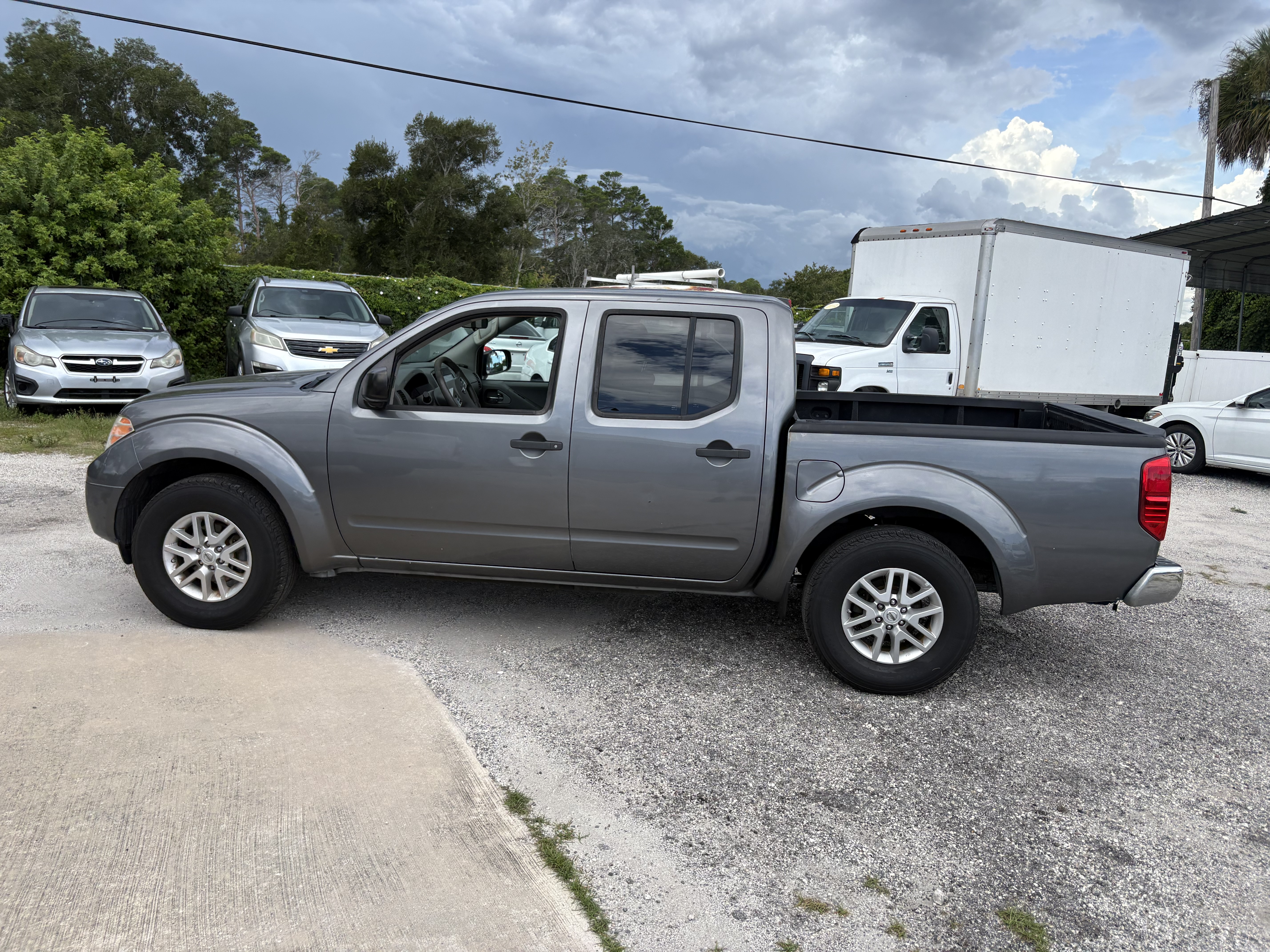 Used 2019 Nissan Frontier 2WD Crew Cab image 4