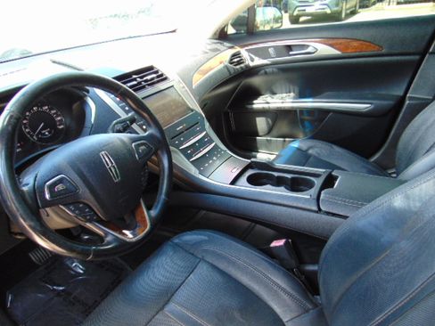 Used 2015 Lincoln MKZ image 11