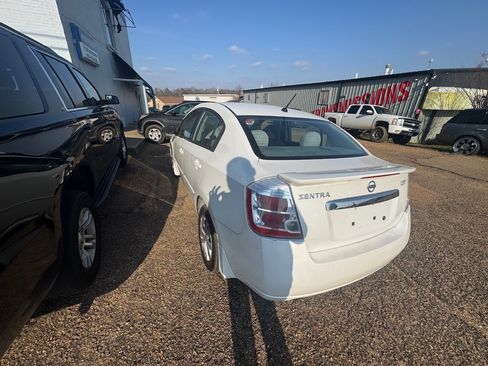 Used 2011 Nissan Sentra image 4
