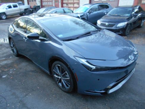 Used 2024 Toyota Prius XLE image 2