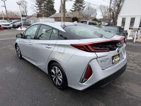 Used 2017 Toyota Prius Prime Premium image 27