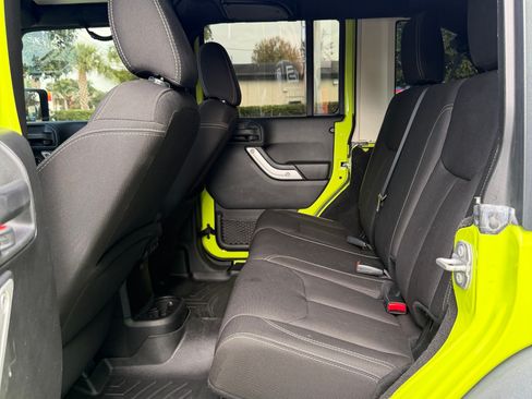 Used 2016 Jeep Wrangler Unlimited Rubicon image 16