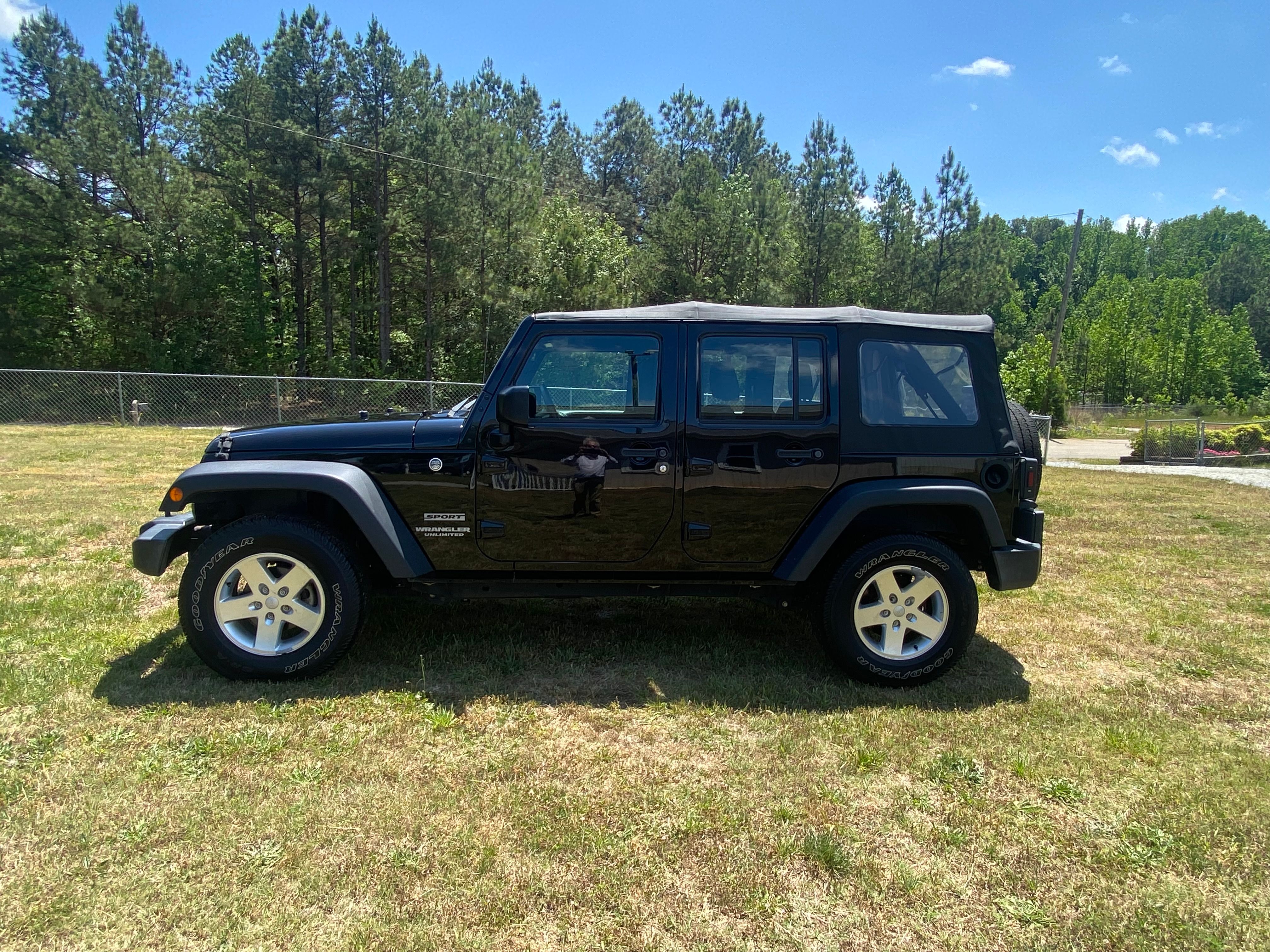 Used 2017 Jeep Wrangler 4WD Unlimited Sport image 8