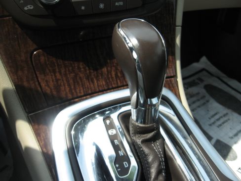 Used 2013 Buick Regal Premium FWD image 13