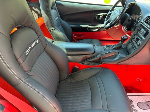 Used 2001 Chevrolet Corvette image 12
