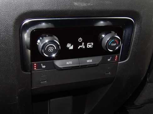 Used 2025 Chevrolet Suburban 2WD Premier image 20