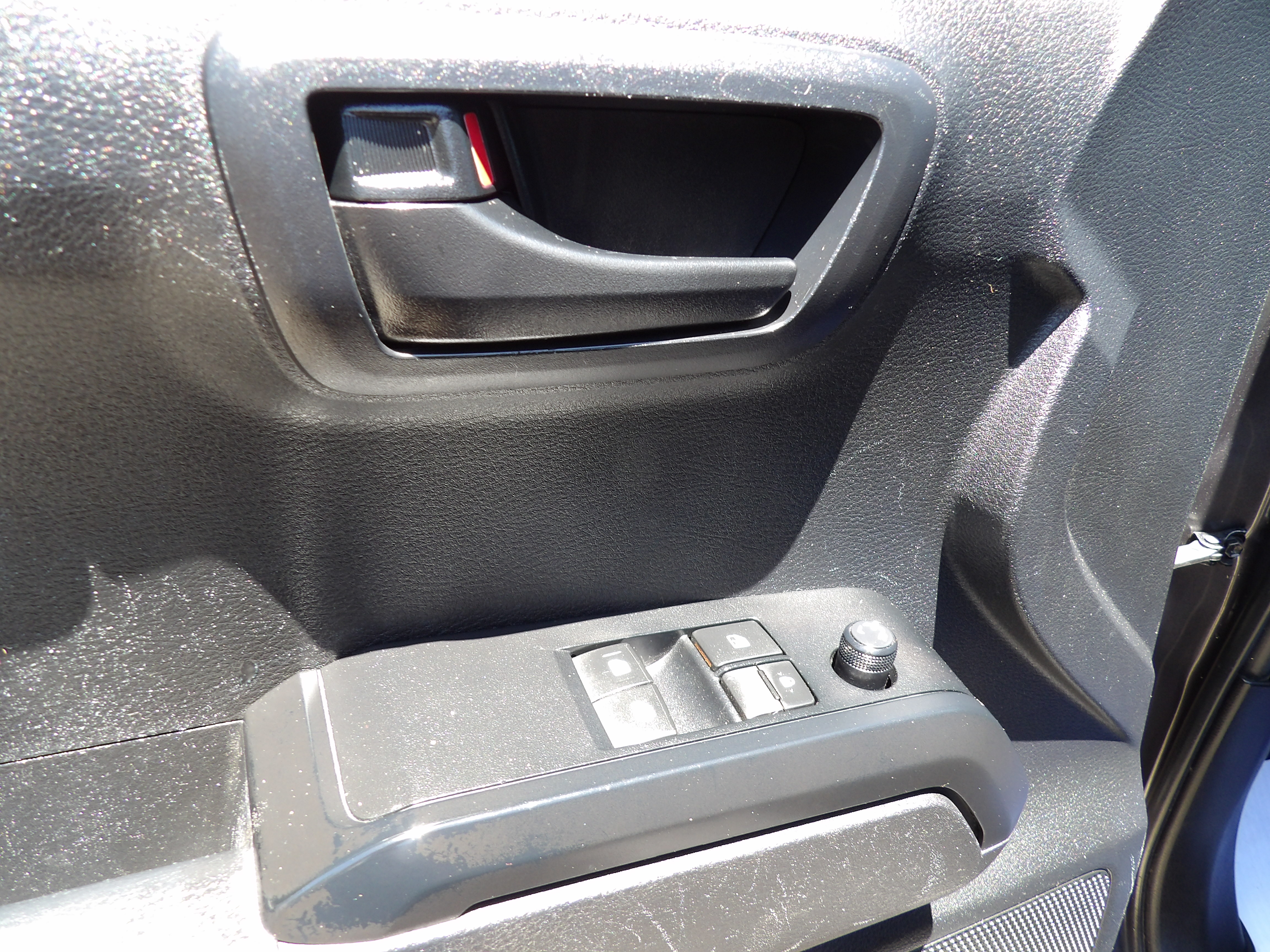 Used 2020 Toyota Tacoma SR AWD/4WD image 5
