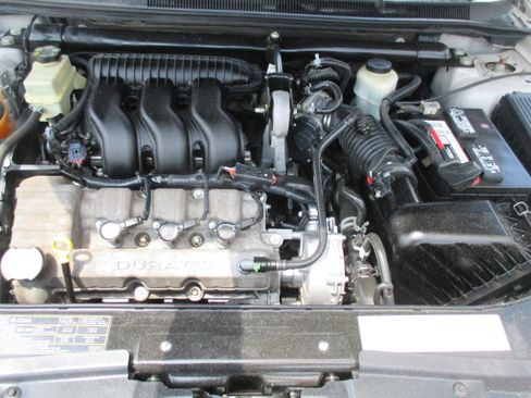 Used 2005 Ford Five Hundred SE AWD image 14