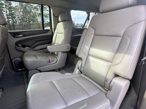 Used 2016 Chevrolet Suburban LT image 7