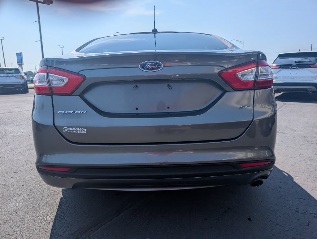 Used 2014 Ford Fusion SE FWD image 5