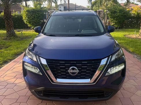 Used 2023 Nissan Rogue AWD SV image 2