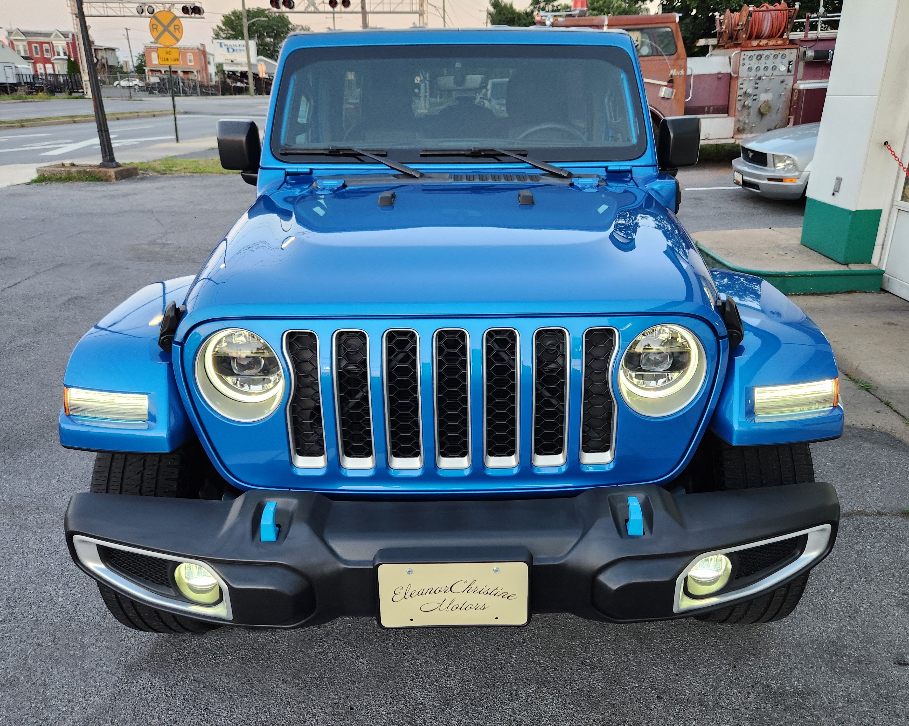 Used 2023 Jeep Wrangler 4WD Unlimited Sahara 4xe image 2
