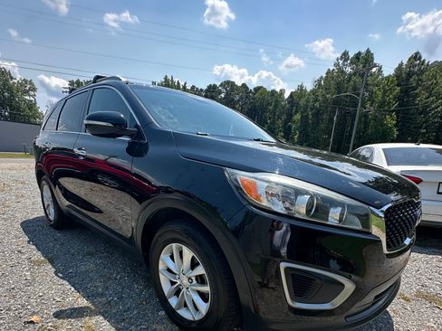 Used 2016 Kia Sorento LX image 6