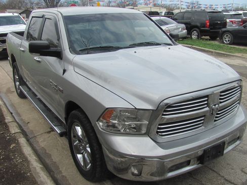 Used 2015 RAM 1500 SLT image 3