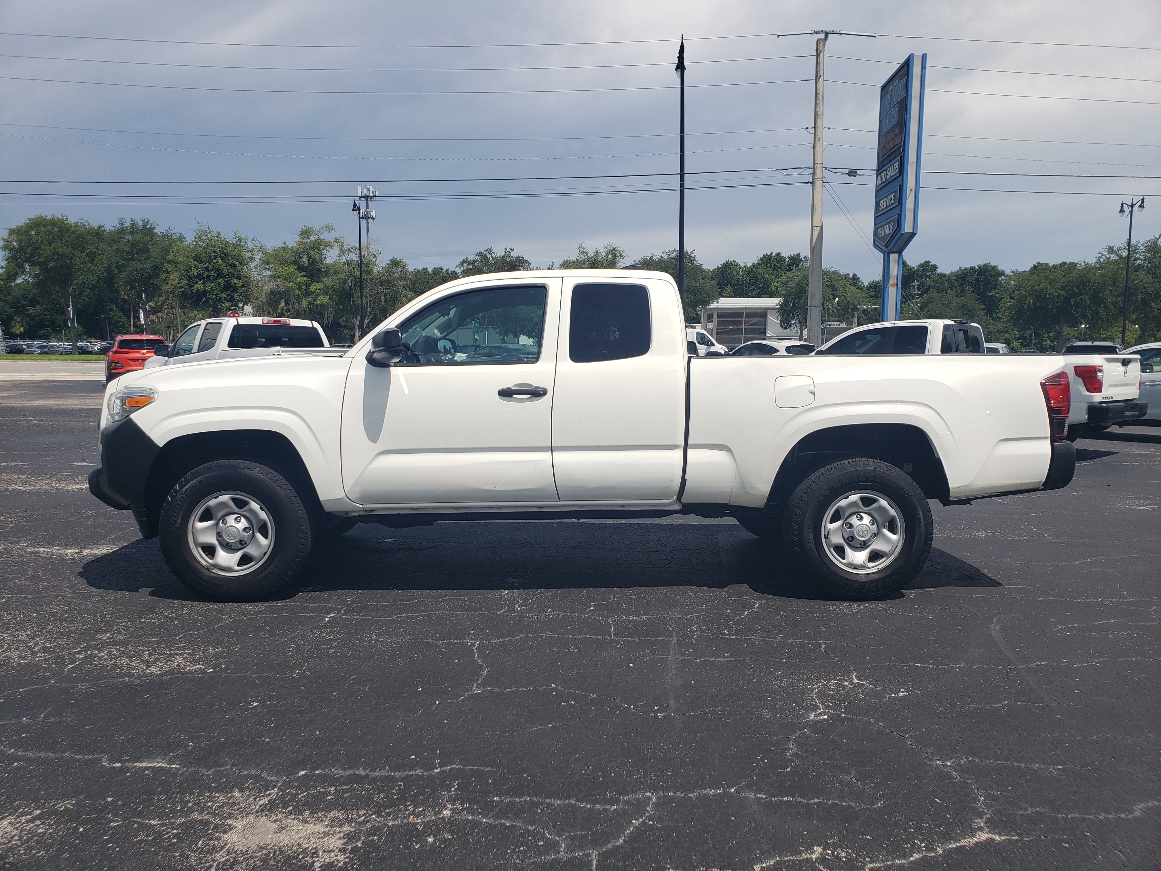 Used 2020 Toyota Tacoma 2WD Access Cab image 2