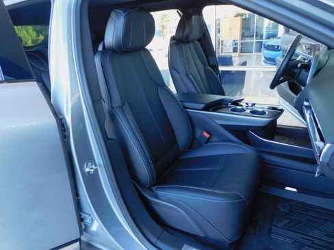 Used 2024 Cadillac Lyriq Luxury image 32