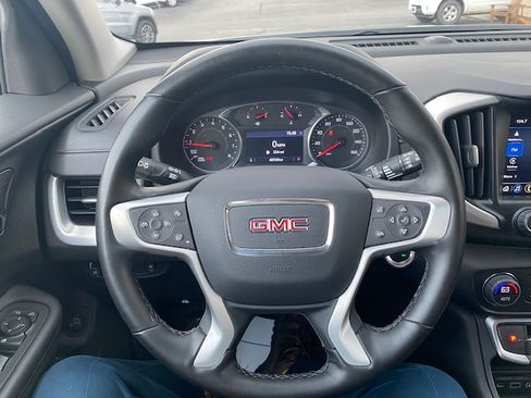 Used 2024 GMC Terrain SLT image 9