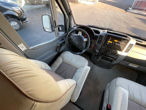 Used 2015 Mercedes-Benz Sprinter 4500 image 58