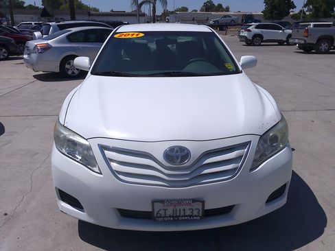 Used 2011 Toyota Camry LE image 5